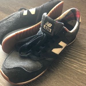 NEW BALANCE 420 WOMENS SNEAKER- size 8